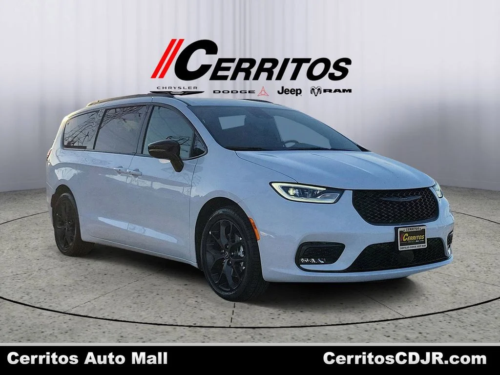 2026 Chrysler Pacifica Select's photo