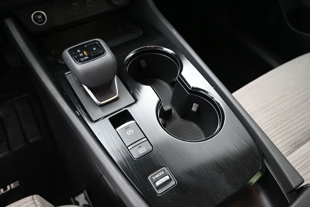 Used 2023 White Nissan SV image 28