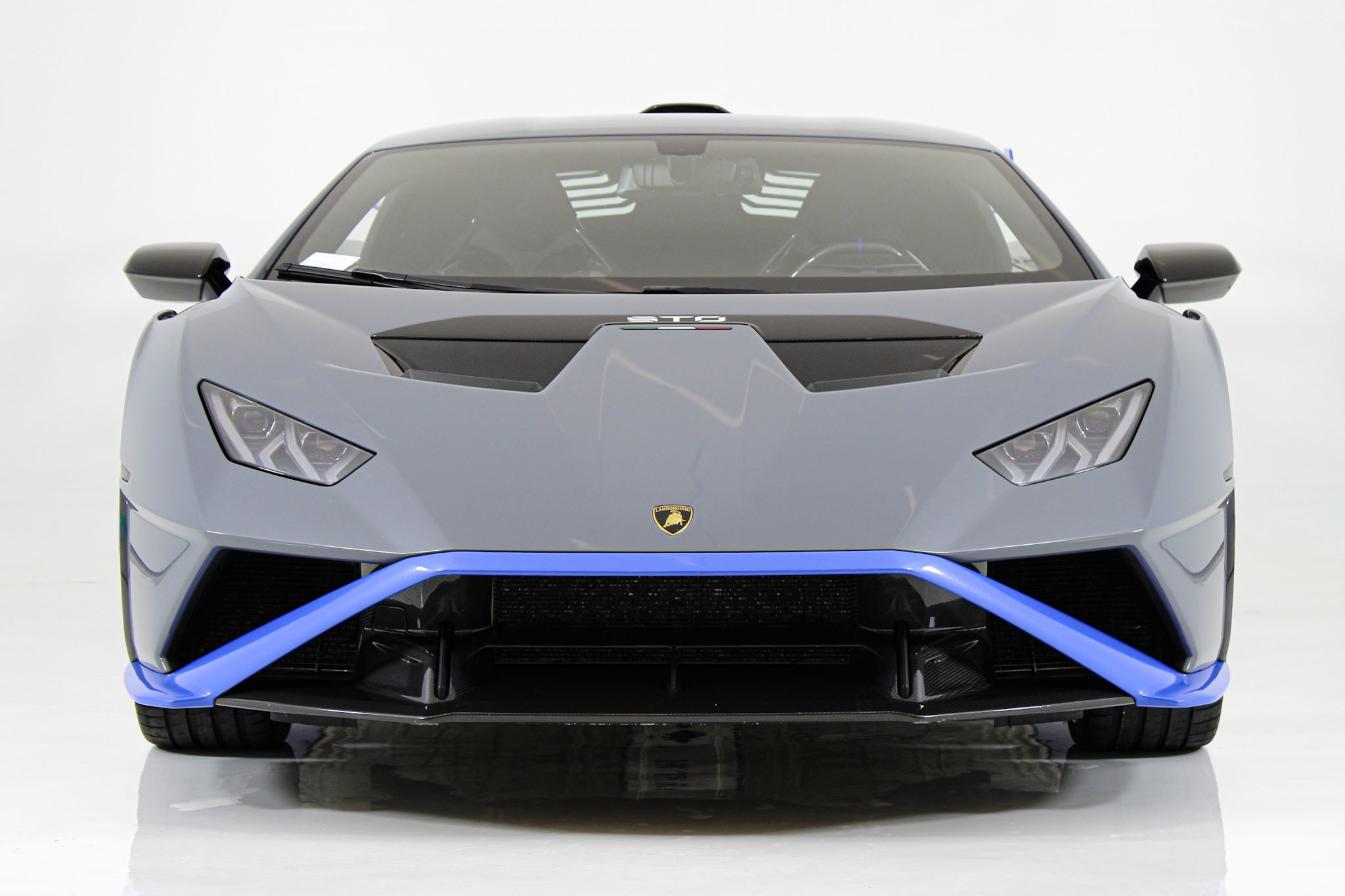 Used 2023 Gray Lamborghini  image 15