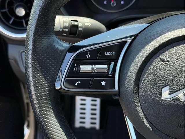 Used 2023 White Kia GT-Line image 25