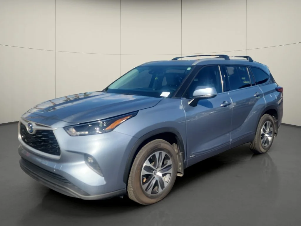 Used 2022 Blue Toyota XLE image 3