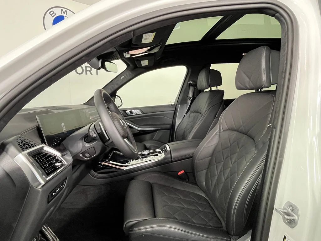 Used 2027 White Metallic BMW xDrive40i image 21