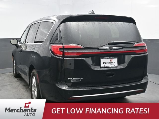 Used 2025 Black Chrysler Select image 5