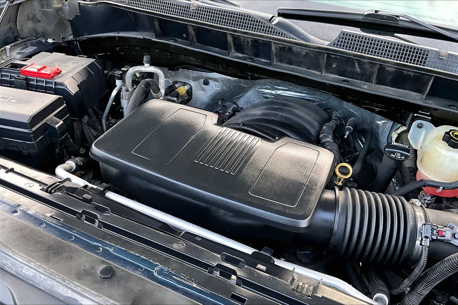 Used 2019 Northsky Blue Metallic Chevrolet Custom image 28