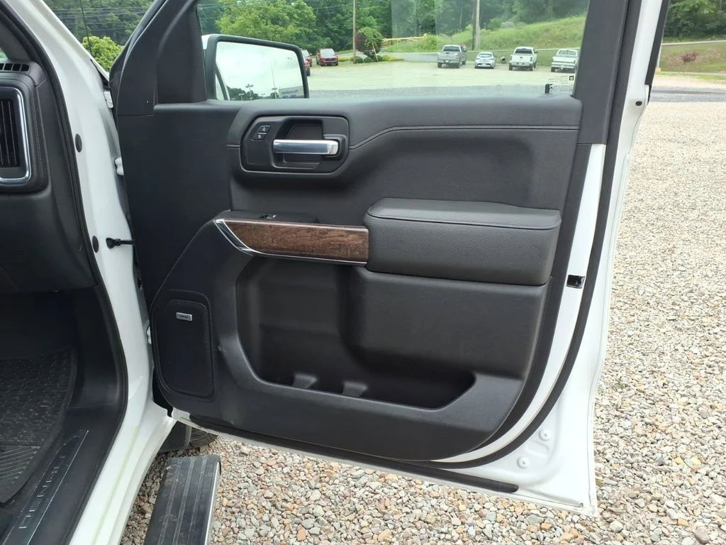 Used 2020 White GMC Denali image 17