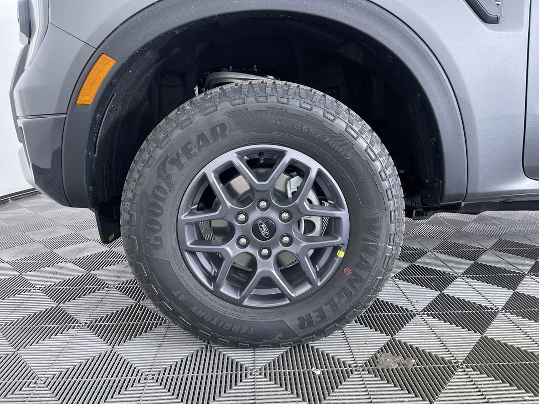 New 2025 Carbonized Gray Metallic Ford XLT image 28