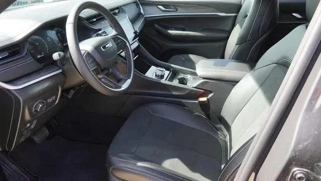 New 2026 Baltic Gray Metallic Clear-Coat Exterior Paint Jeep Laredo image 18