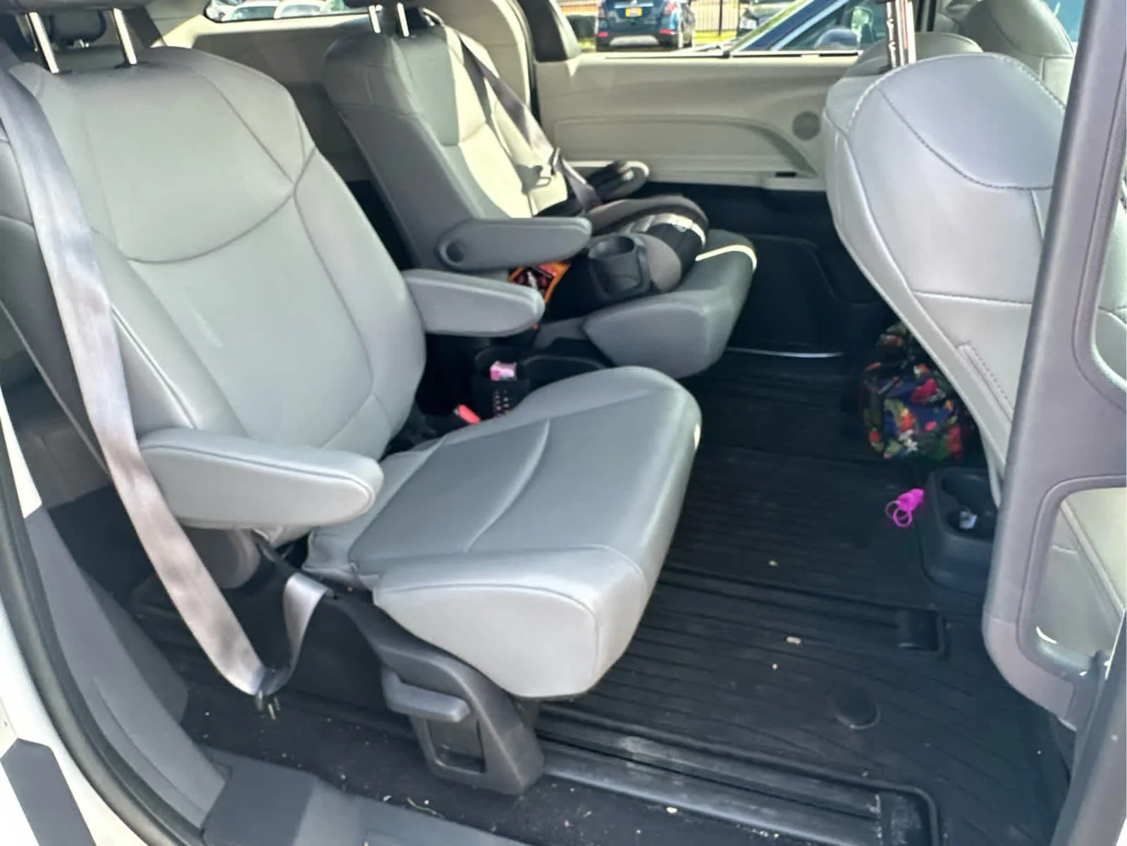 Used 2022 Wind Chill Pearl Toyota XLE image 9