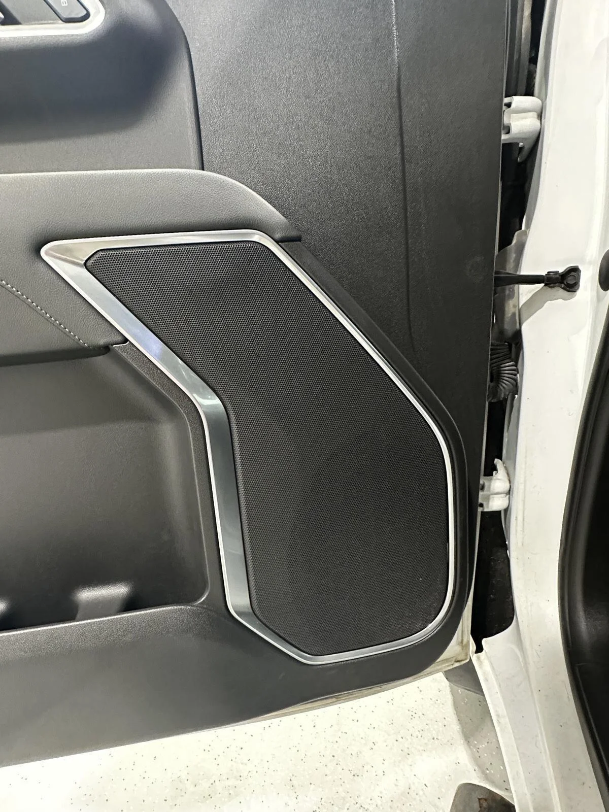 Used 2022 Summit White GMC Elevation image 19