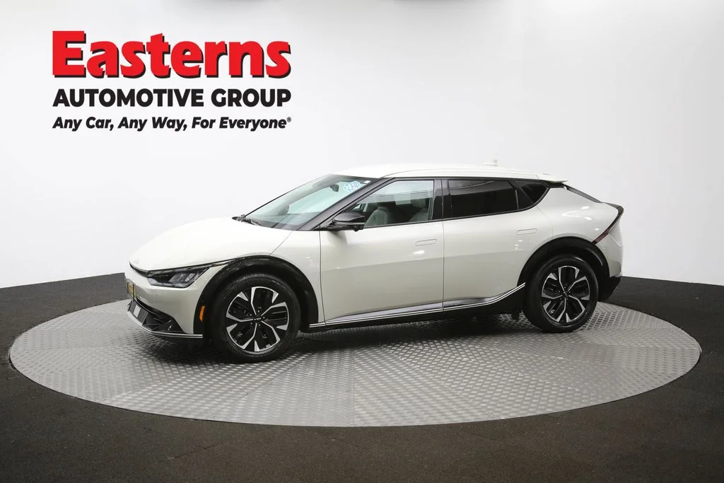 Used 2022 White Kia Wind image 60