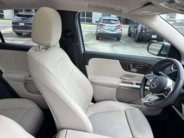 Used 2025 Silver Mercedes-Benz GLA 250 image 16