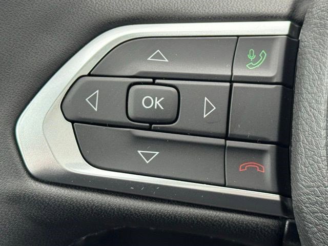 New 2026 Red Hot Pearlcoat Jeep Latitude Altitude image 15