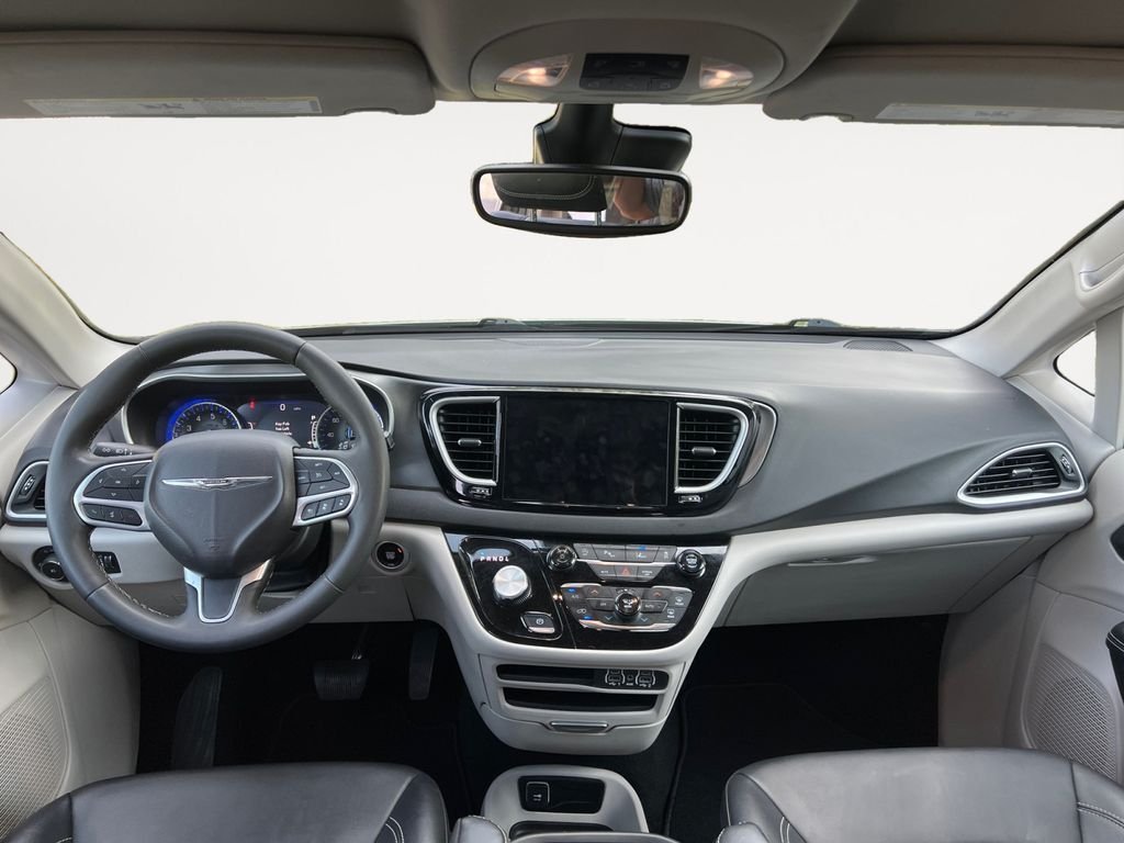 Used 2024 Silver Chrysler Touring L image 10