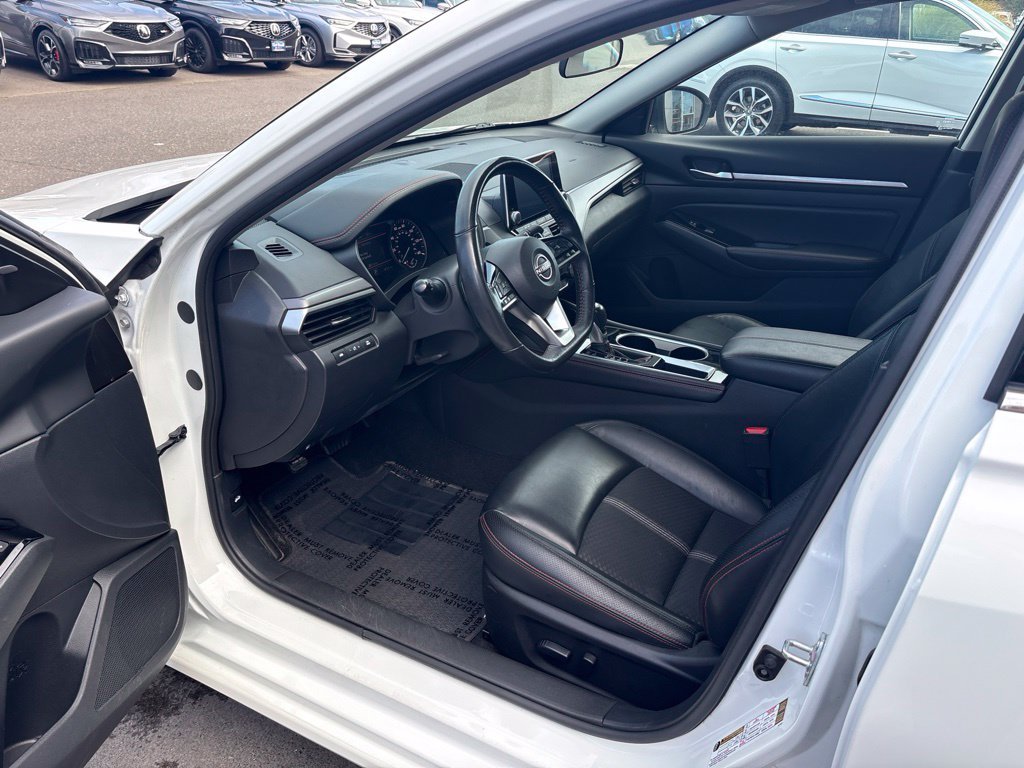 Used 2024 White Nissan 2.5 SR image 14