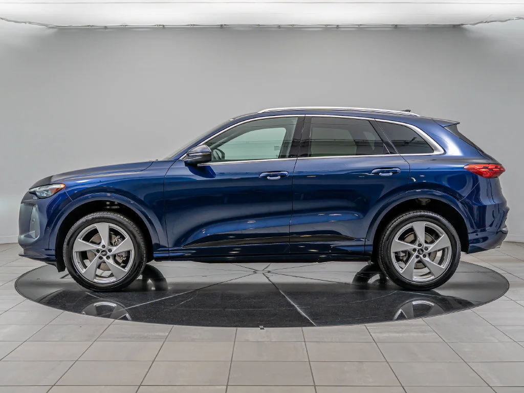 Used 2025 Navarra Blue Metallic Audi 2.0T Premium Plus image 5