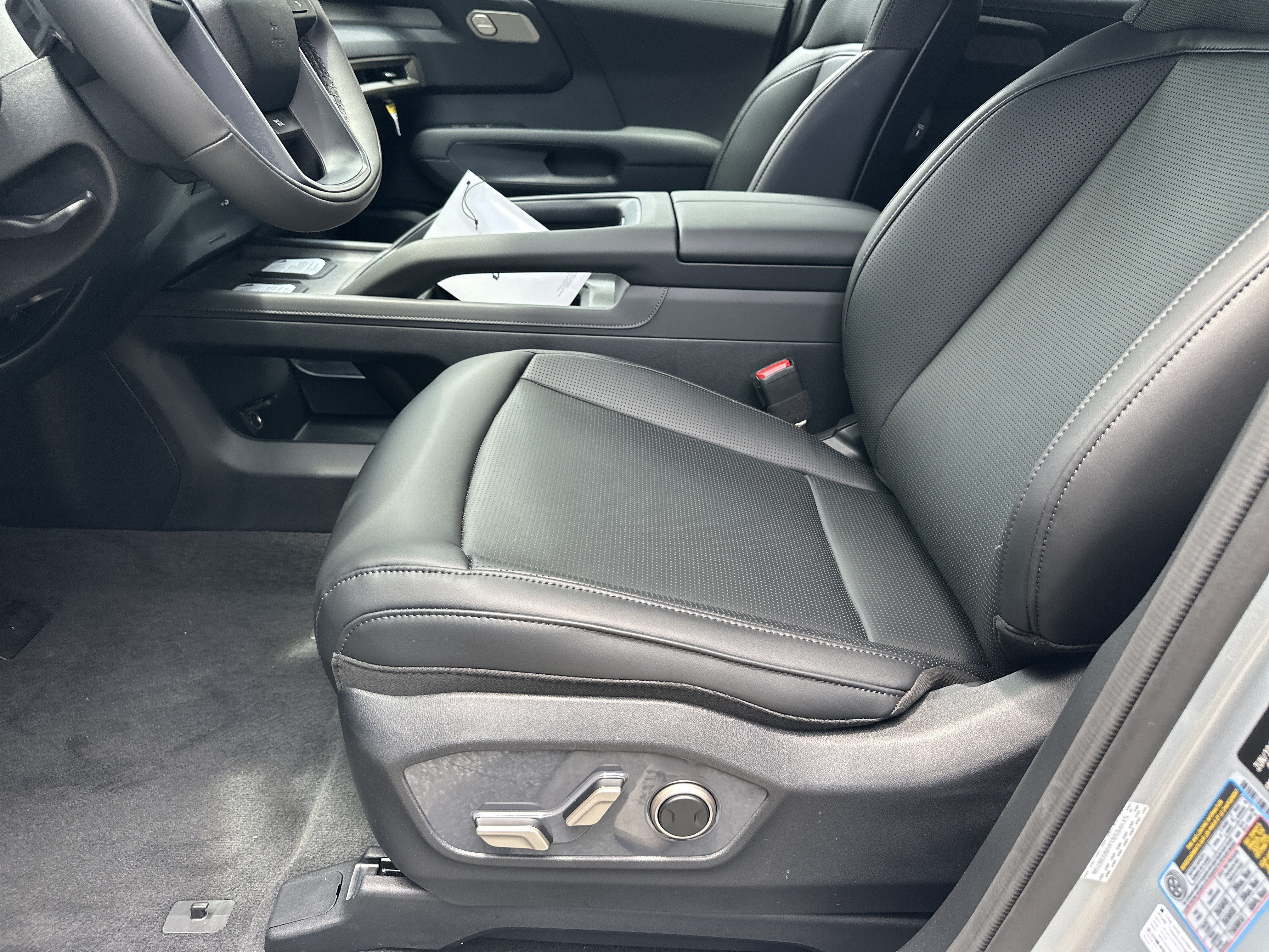 New 2027 Ivory Silver Kia S image 10