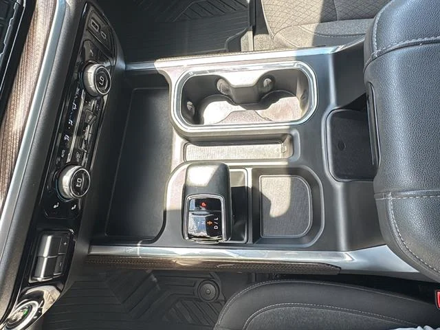 Used 2025 Summit White Chevrolet LT image 22