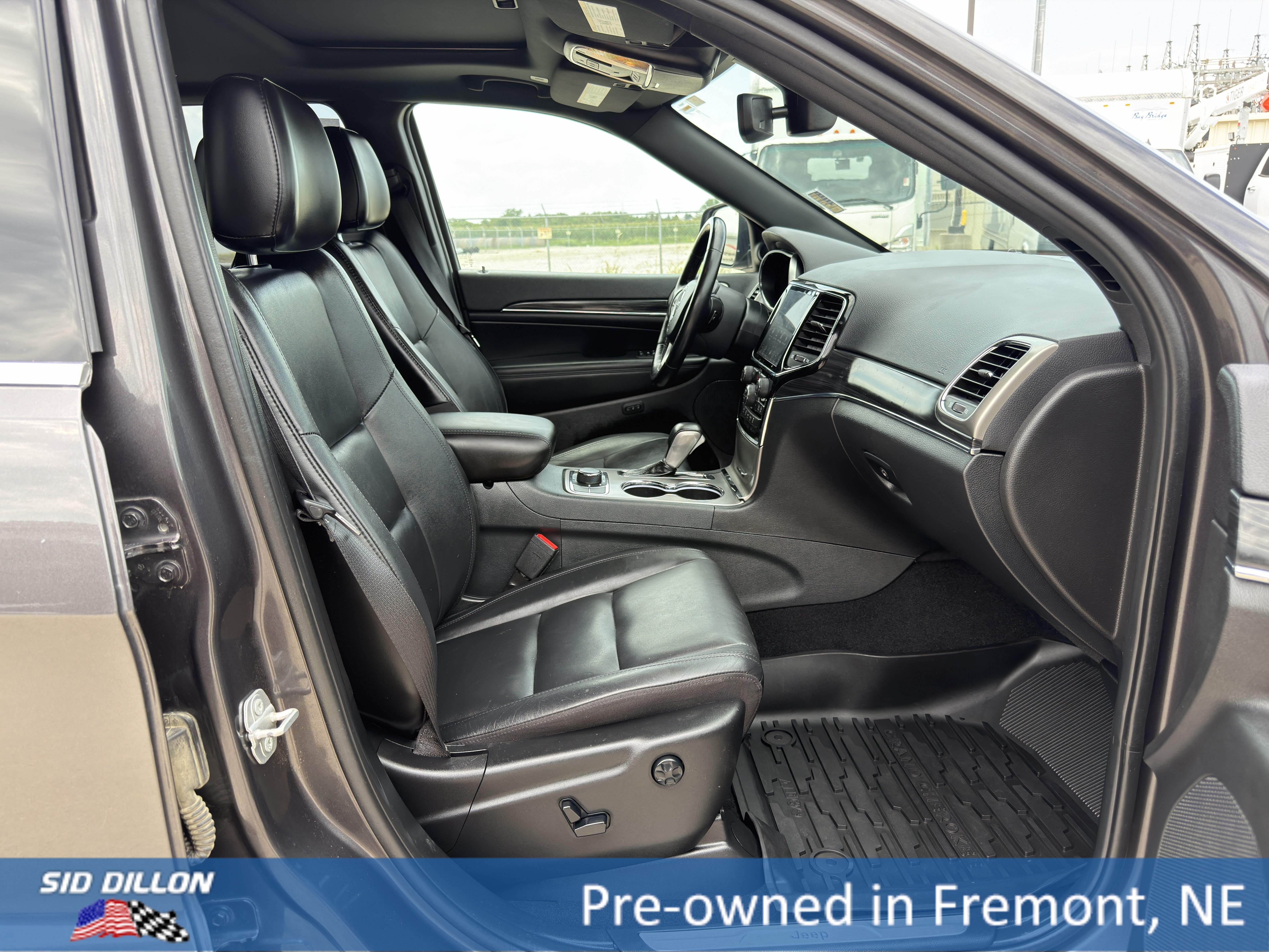Used 2020 Granite Crystal Metallic Clearcoat Jeep Limited image 15