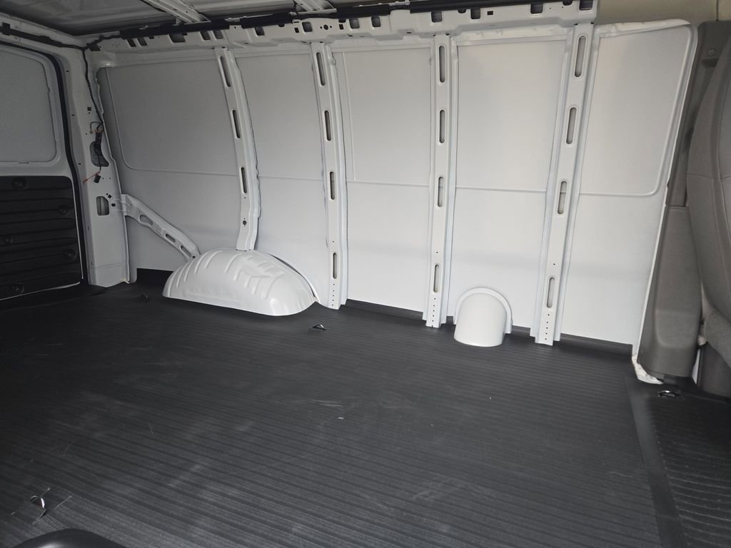 2025 Chevrolet Express Cargo Work Van - Photo 18