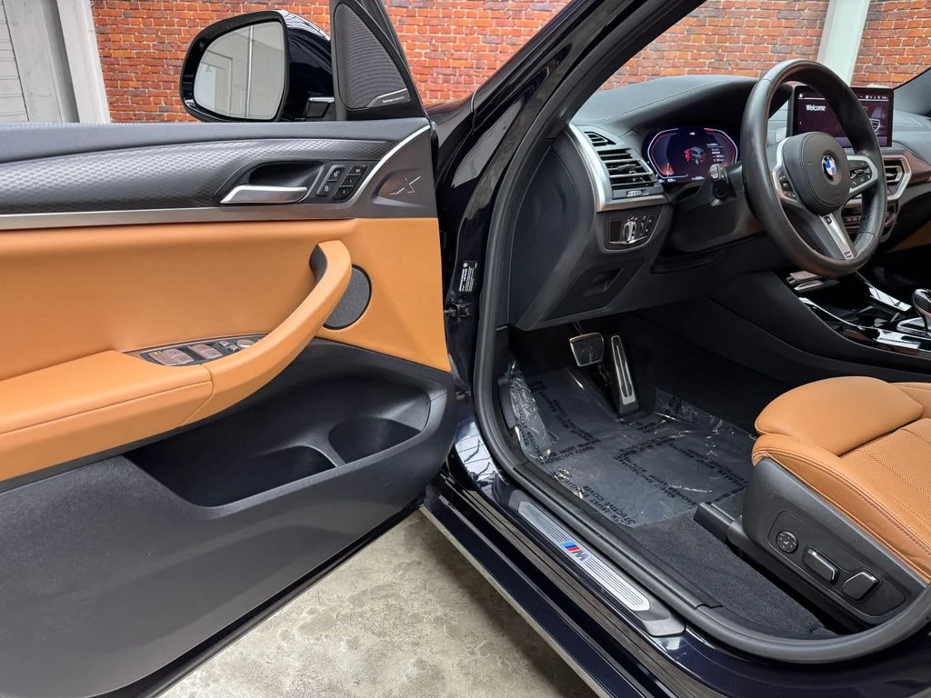Used 2024 Black BMW xDrive30i image 10