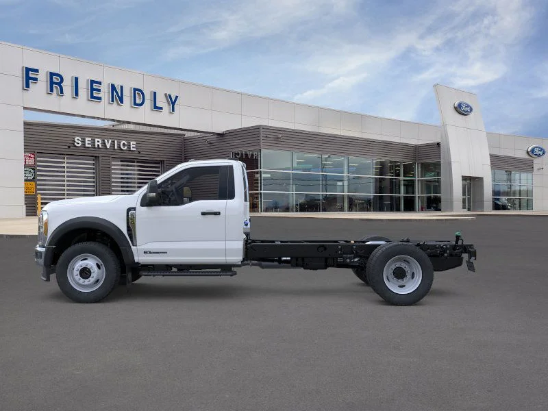 New 2025 Oxford White Ford F-550® XL image 31