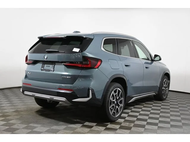 New 2026 Cape York Green Metallic BMW xDrive28i image 7