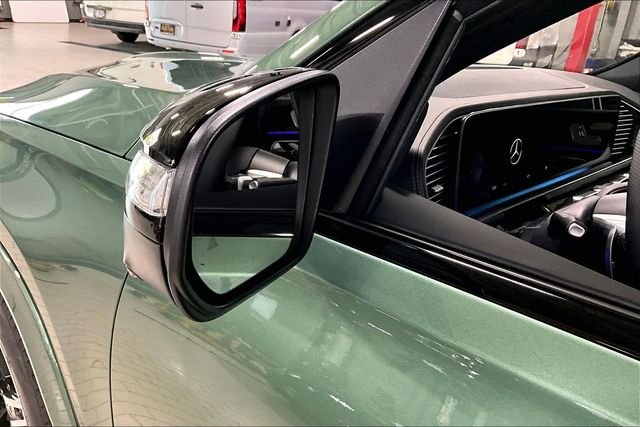New 2026 MANUFAKTUR Ireland Mid Green Metallic Mercedes-Benz GLS 450 image 11