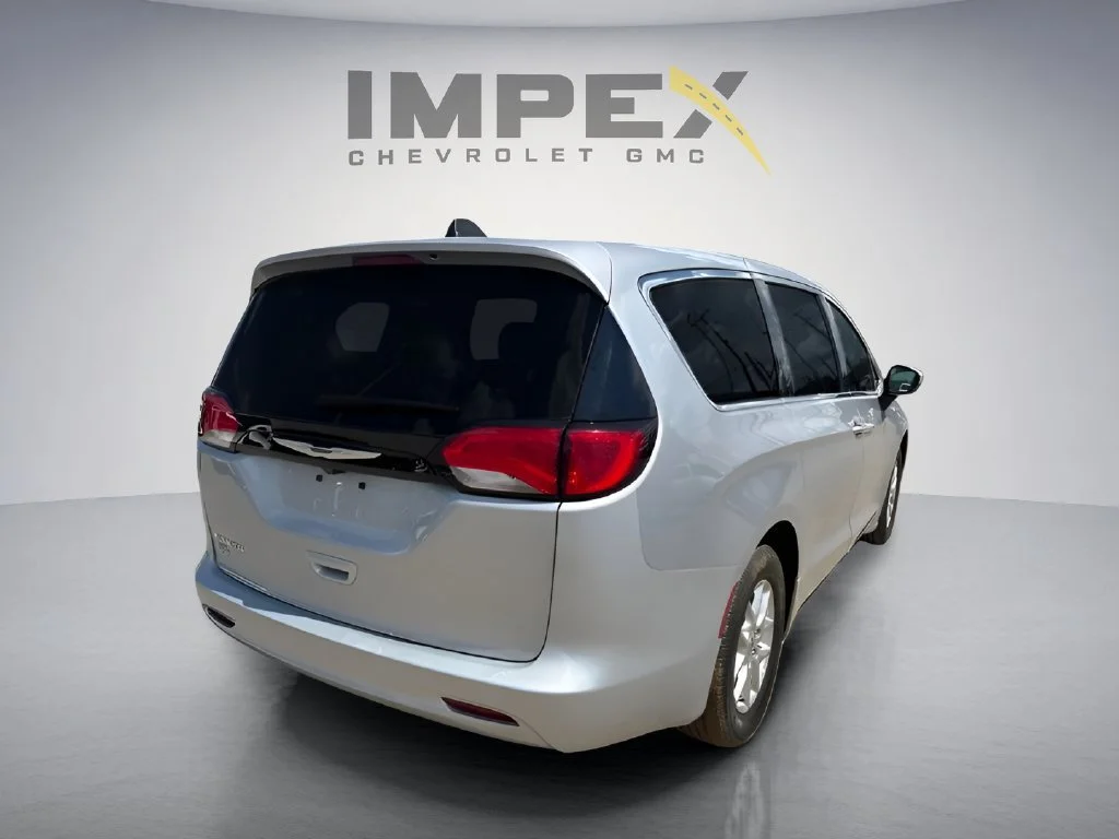 Used 2023 Silver Chrysler LX image 11