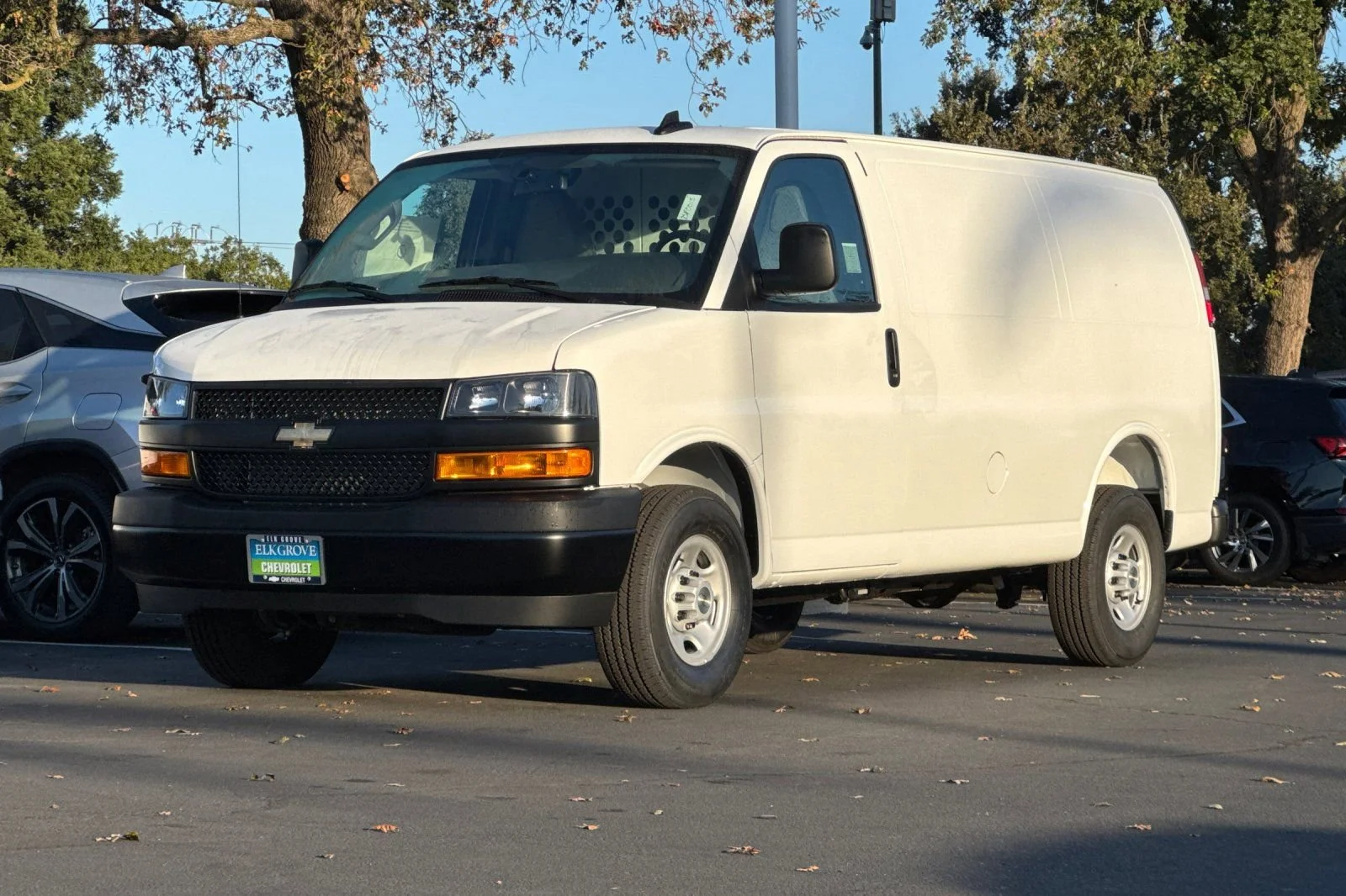 2025 Chevrolet Express Cargo Work Van - Photo 7