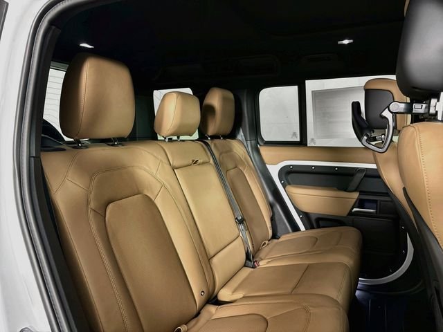 New 2026 White Land Rover X-Dynamic SE image 24