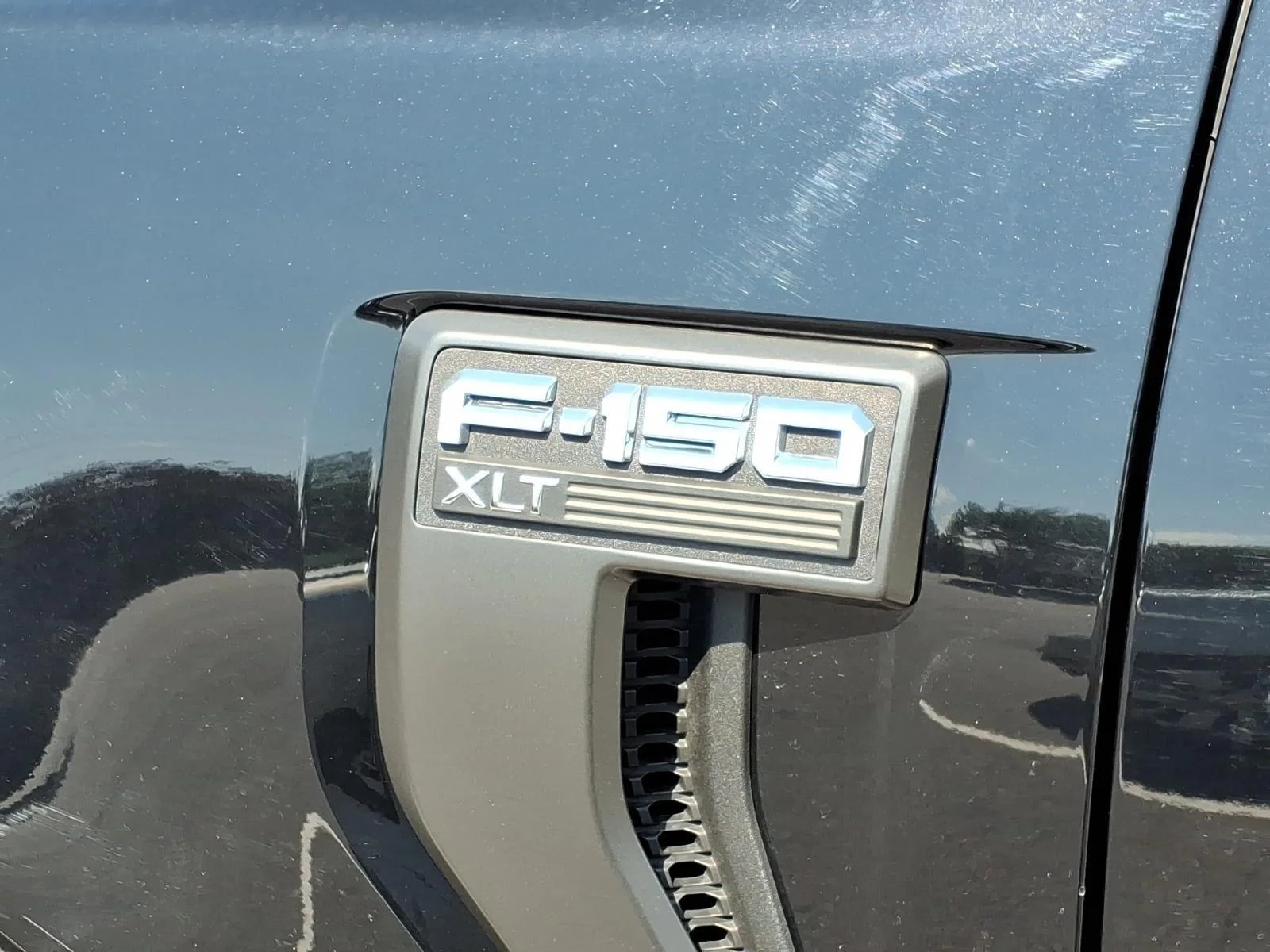 Used 2022 Agate Black Metallic Ford XLT image 7