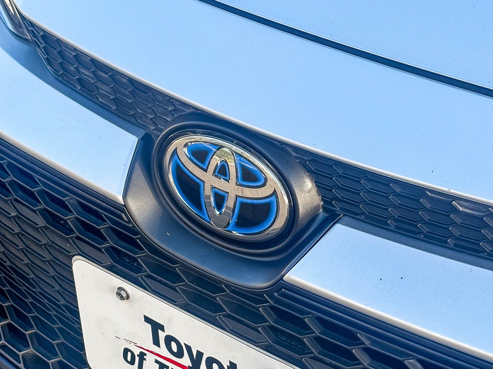 Used 2022 White Toyota Hybrid LE image 9
