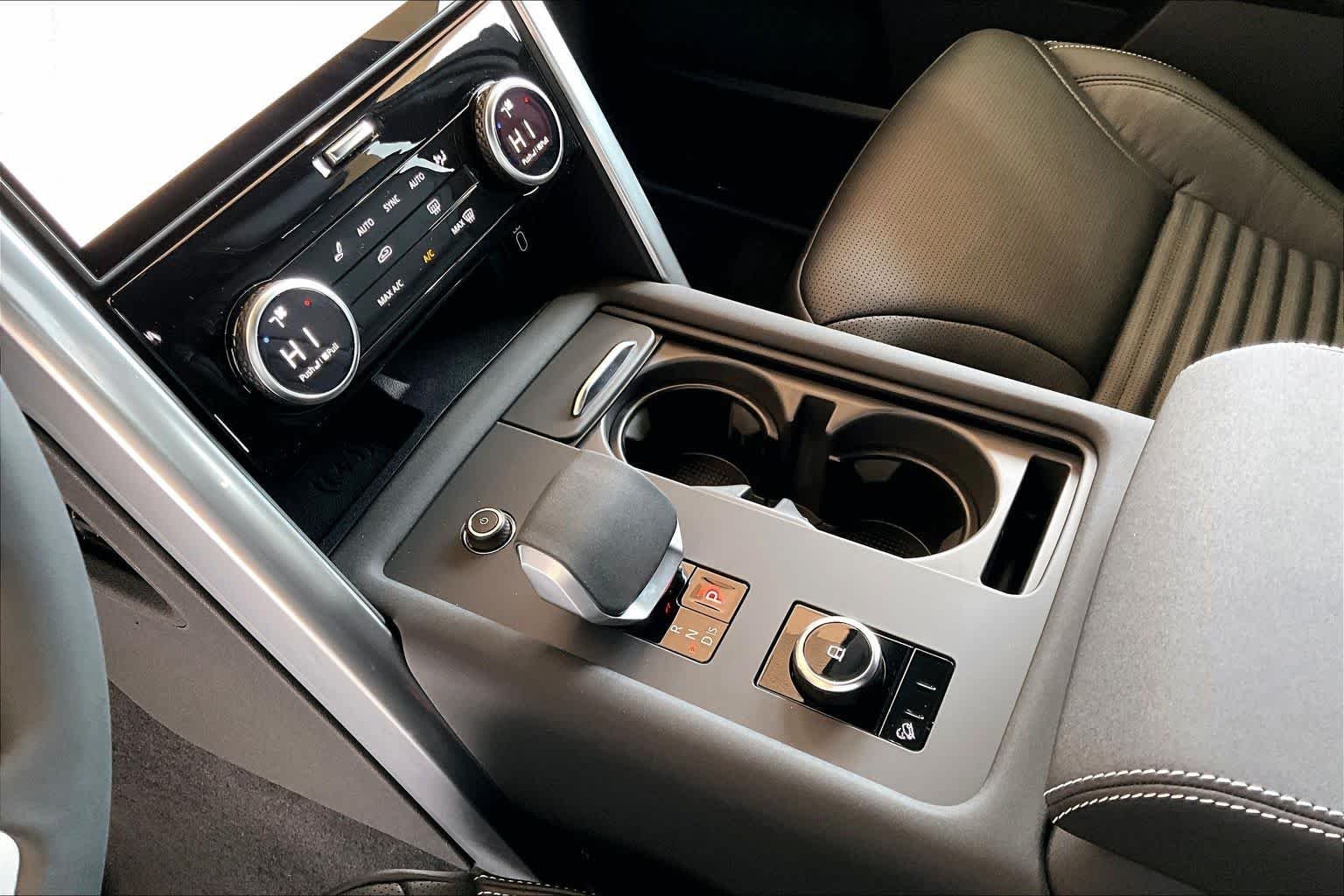 View vehicle photo 7