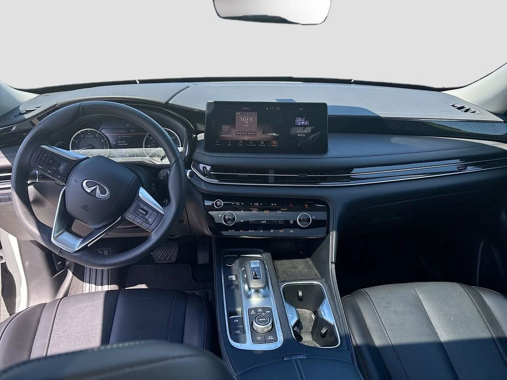 Used 2025 White INFINITI PURE image 39