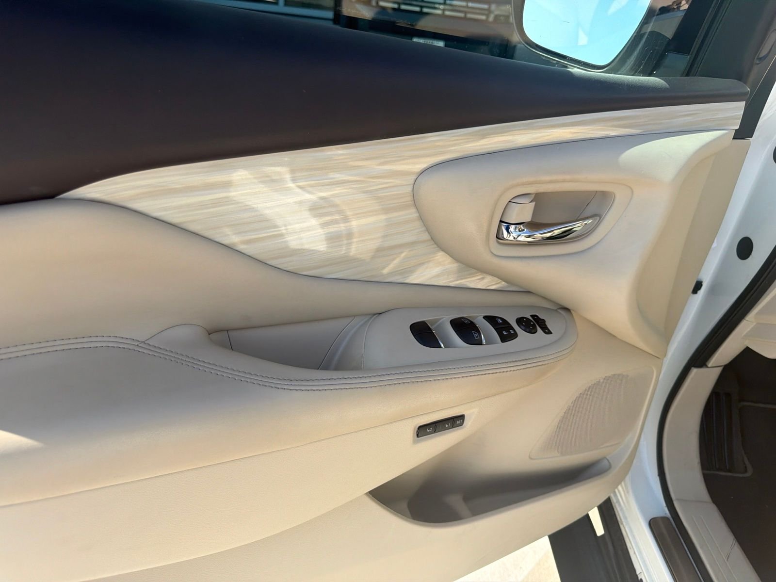Used 2017 Pearl White Nissan SL image 19