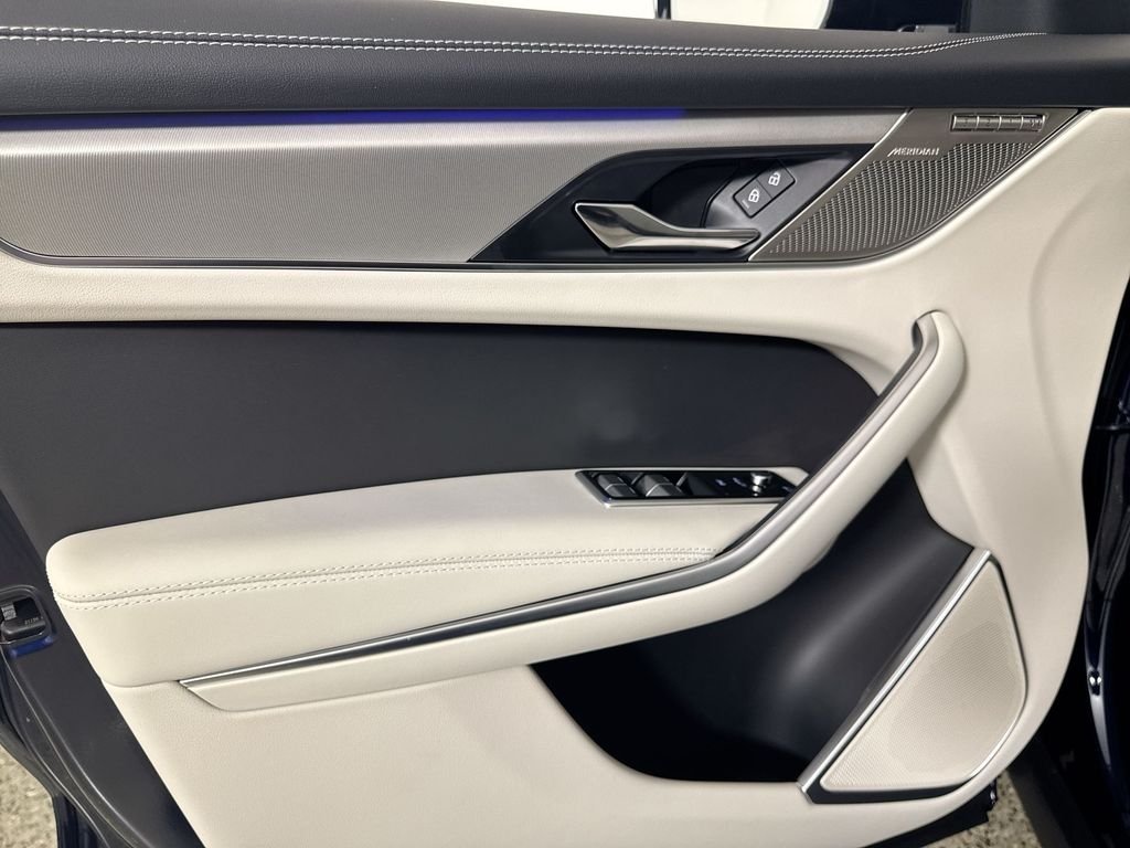 2026 Jaguar F-Pace R-Dynamic S - Photo 13