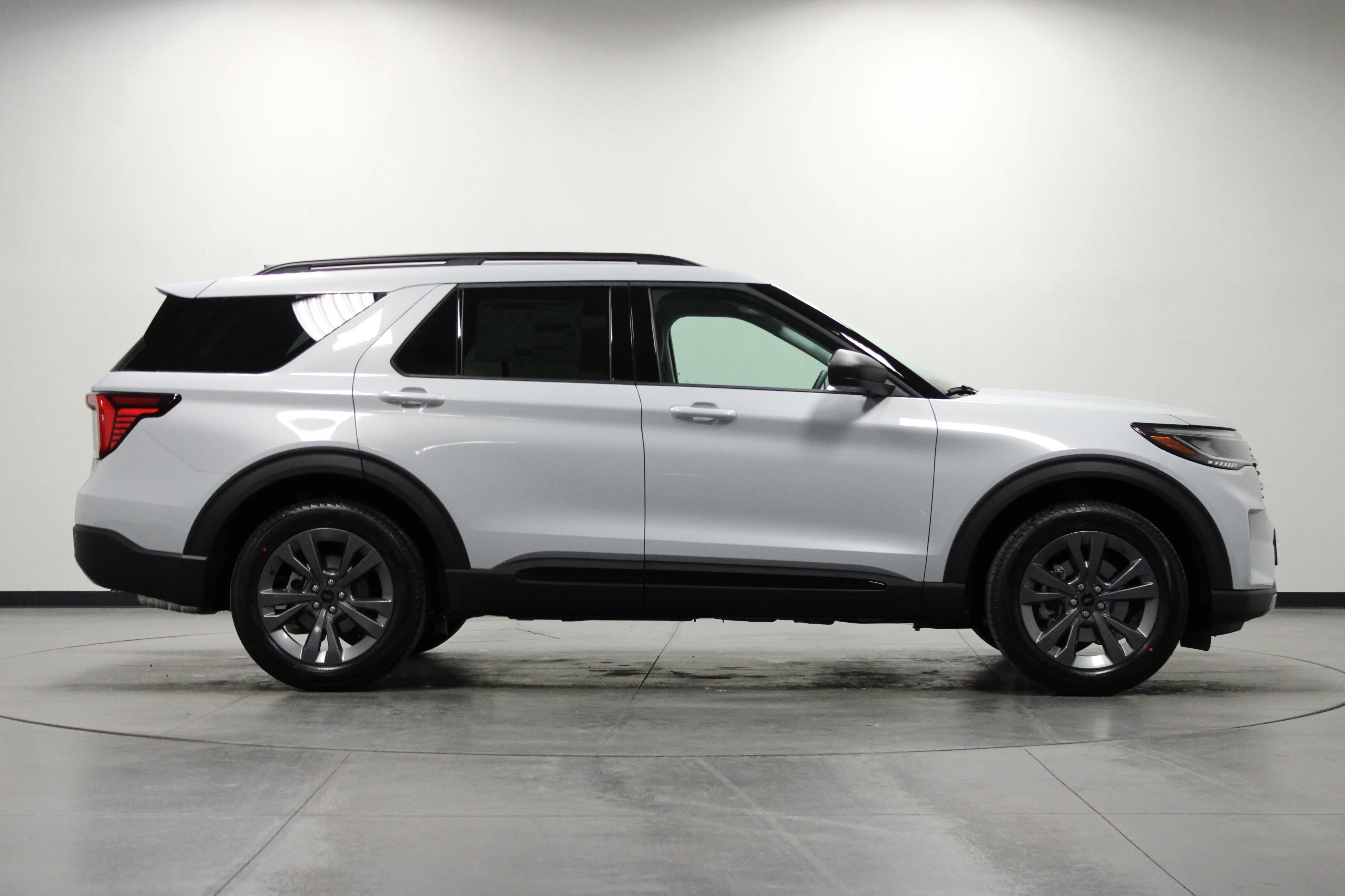 New 2026 Space White Metallic Ford Active image 3