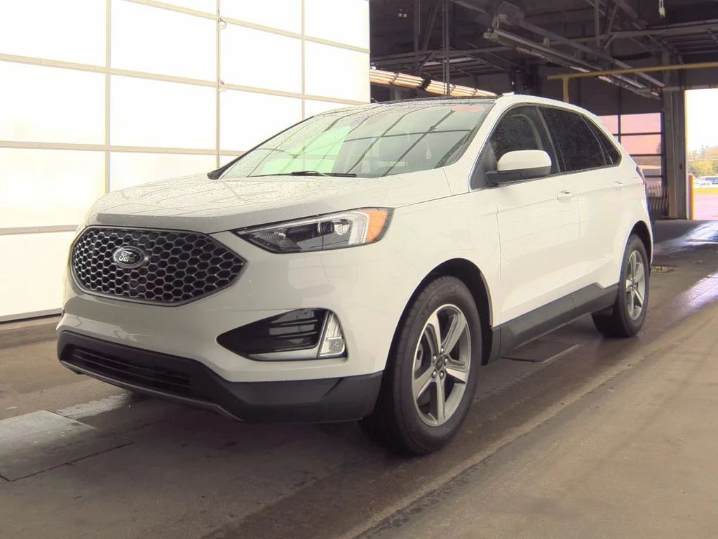 Used 2024 White Ford SEL image 1