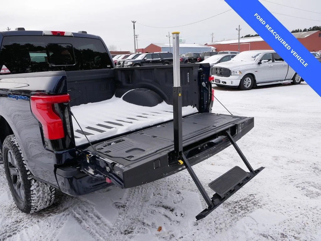 Used 2022 Blue Ford Lariat image 10