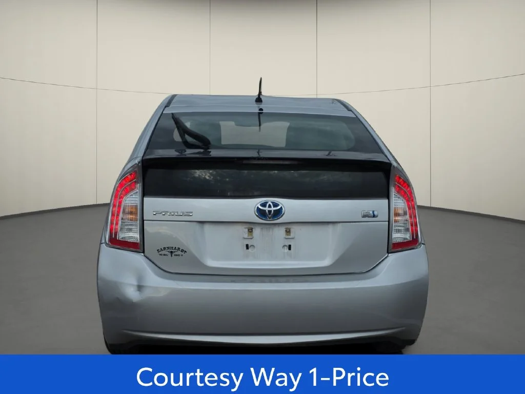 Used 2013 Silver Toyota Two image 9