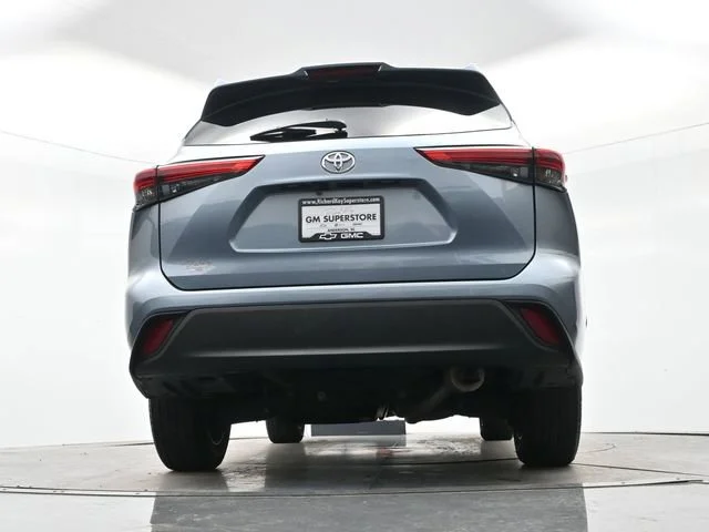 Used 2022 Moon Dust Toyota XLE image 31
