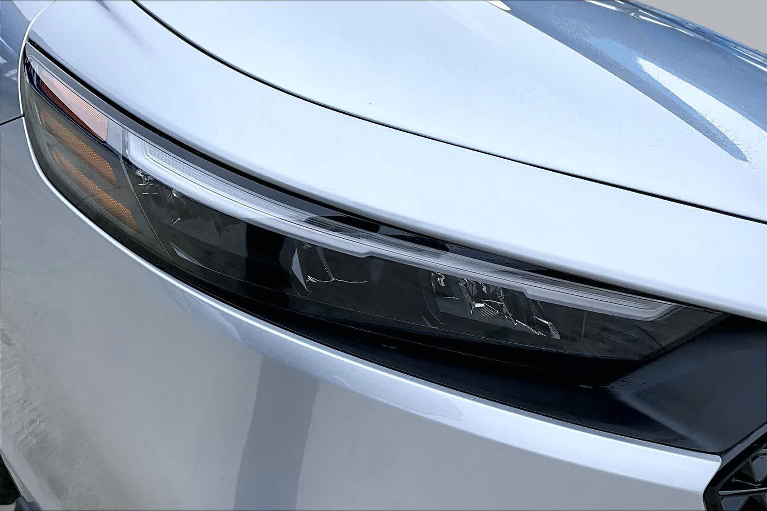 New 2026 Solar Silver Metallic Honda SE image 13