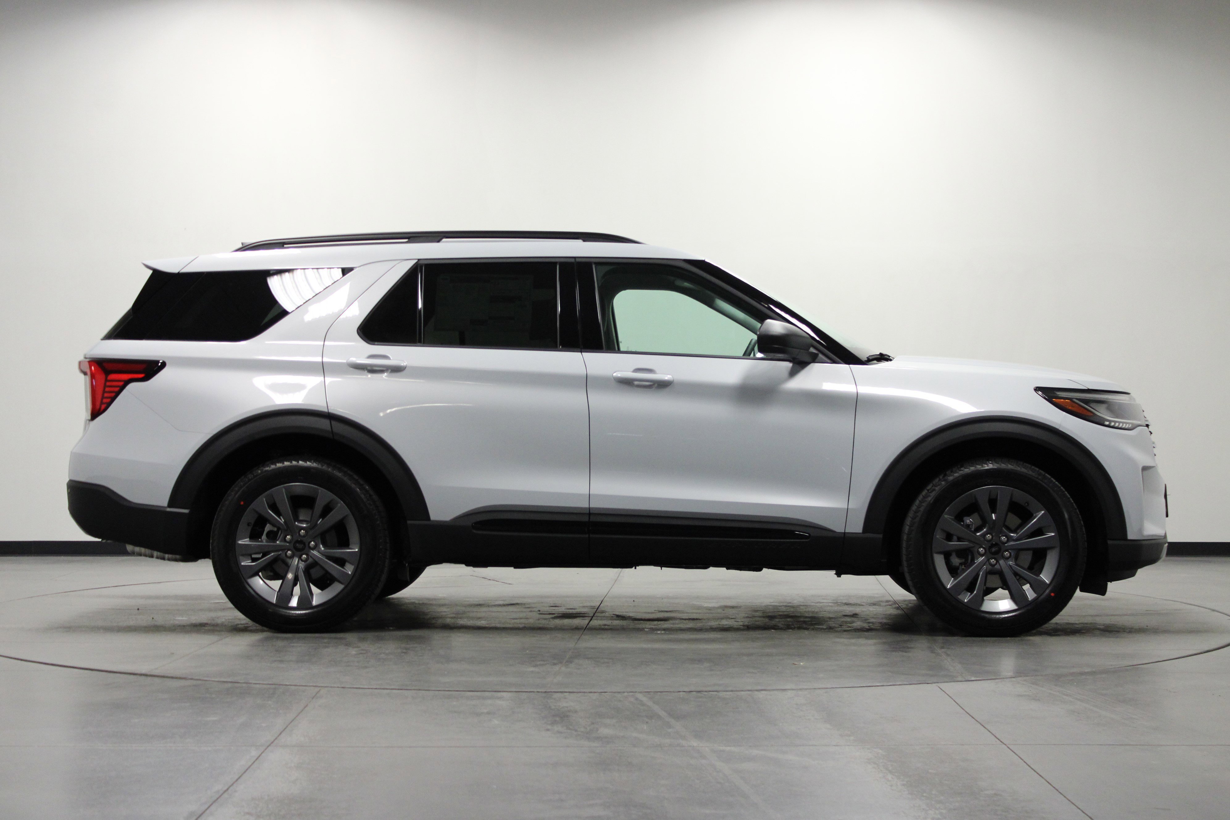 New 2026 Space White Metallic Ford Active image 3