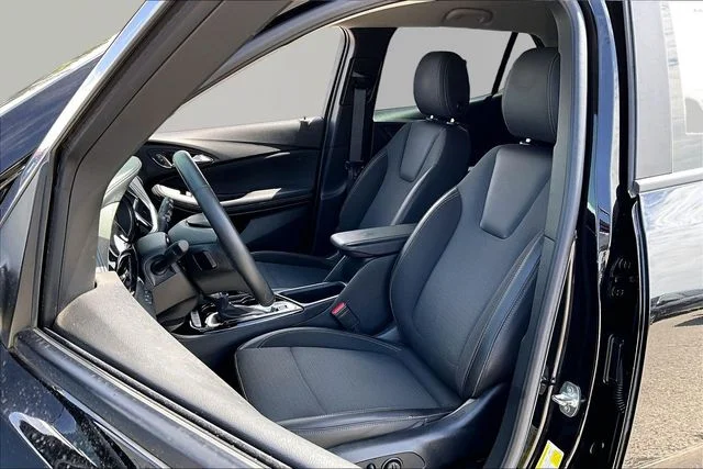 Used 2022 Black Buick Select image 27