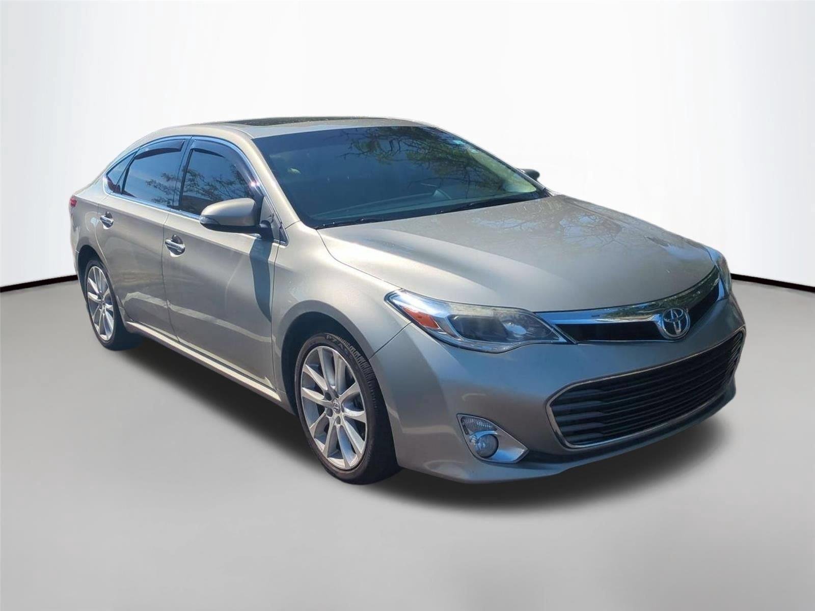 Used 2013  Toyota XLE Touring image 3