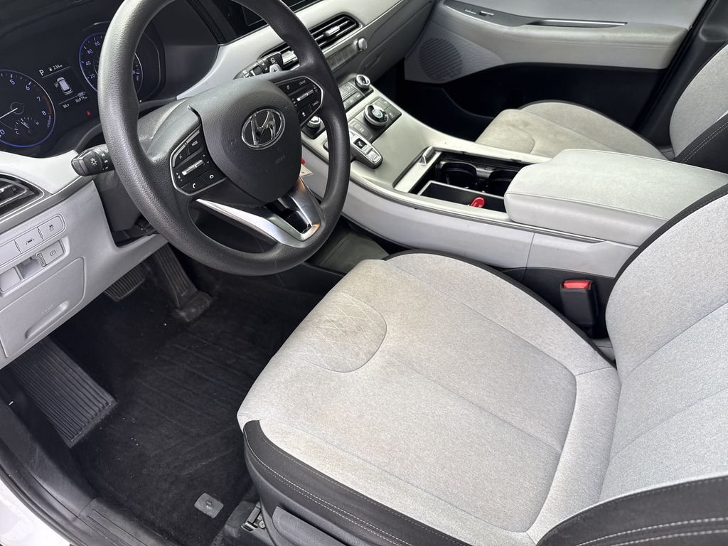 Used 2020 Hyper White Hyundai SE image 10