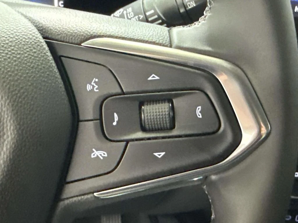 New 2026 Mosaic Black Metallic Chevrolet ACTIV image 20