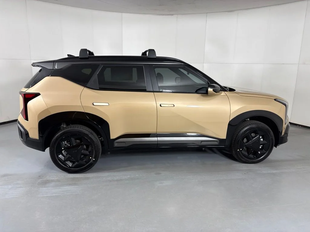 New 2027 Terrain Brown / Black Roof Kia X-Line S image 9