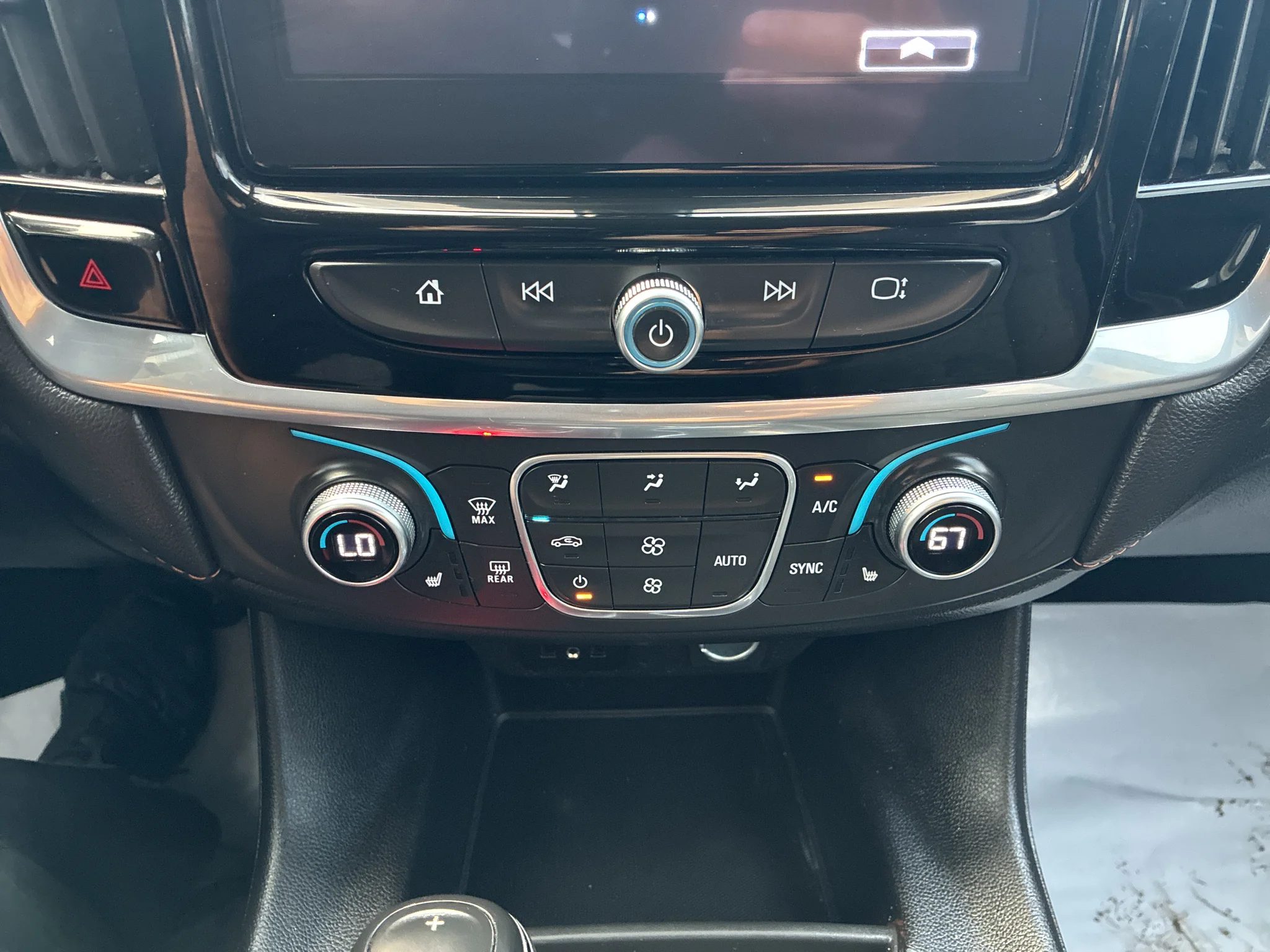 Used 2019 Cajun Red Tintcoat Chevrolet LT Cloth image 16