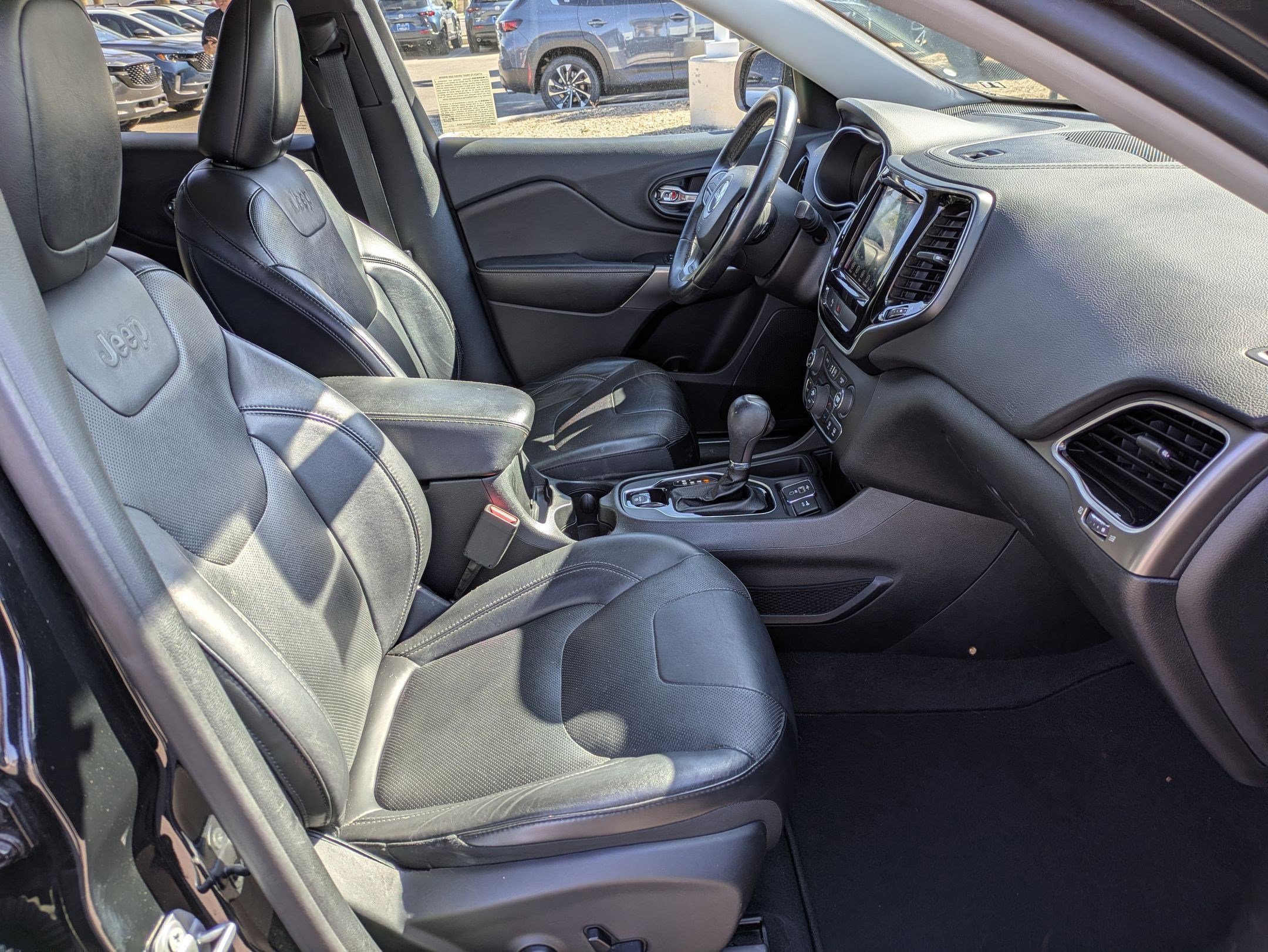 Used 2019 Diamond Black Crystal Pearlcoat Jeep Limited image 28